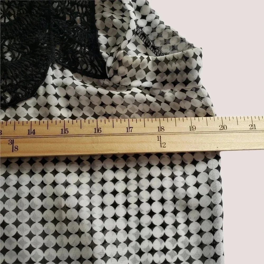 Pleione  White blk Polka Dot Crochet Knit Accent Blouse